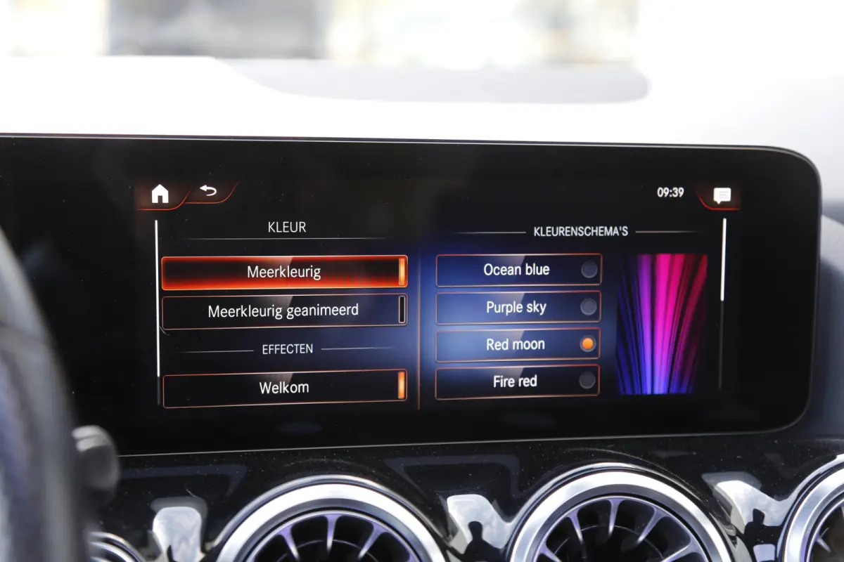 250 e AMG Line*Perfect Onderh.*Pano/Elek. Trekhaak/Night/Sfeer/LED/DAB/Keyless Entry+Go/Camera/Parkeersens.V+A/19 inch LM*
