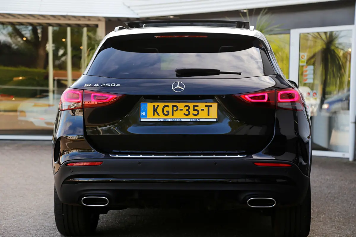 250 e AMG Line*Perfect Onderh.*Pano/Elek. Trekhaak/Night/Sfeer/LED/DAB/Keyless Entry+Go/Camera/Parkeersens.V+A/19 inch LM*
