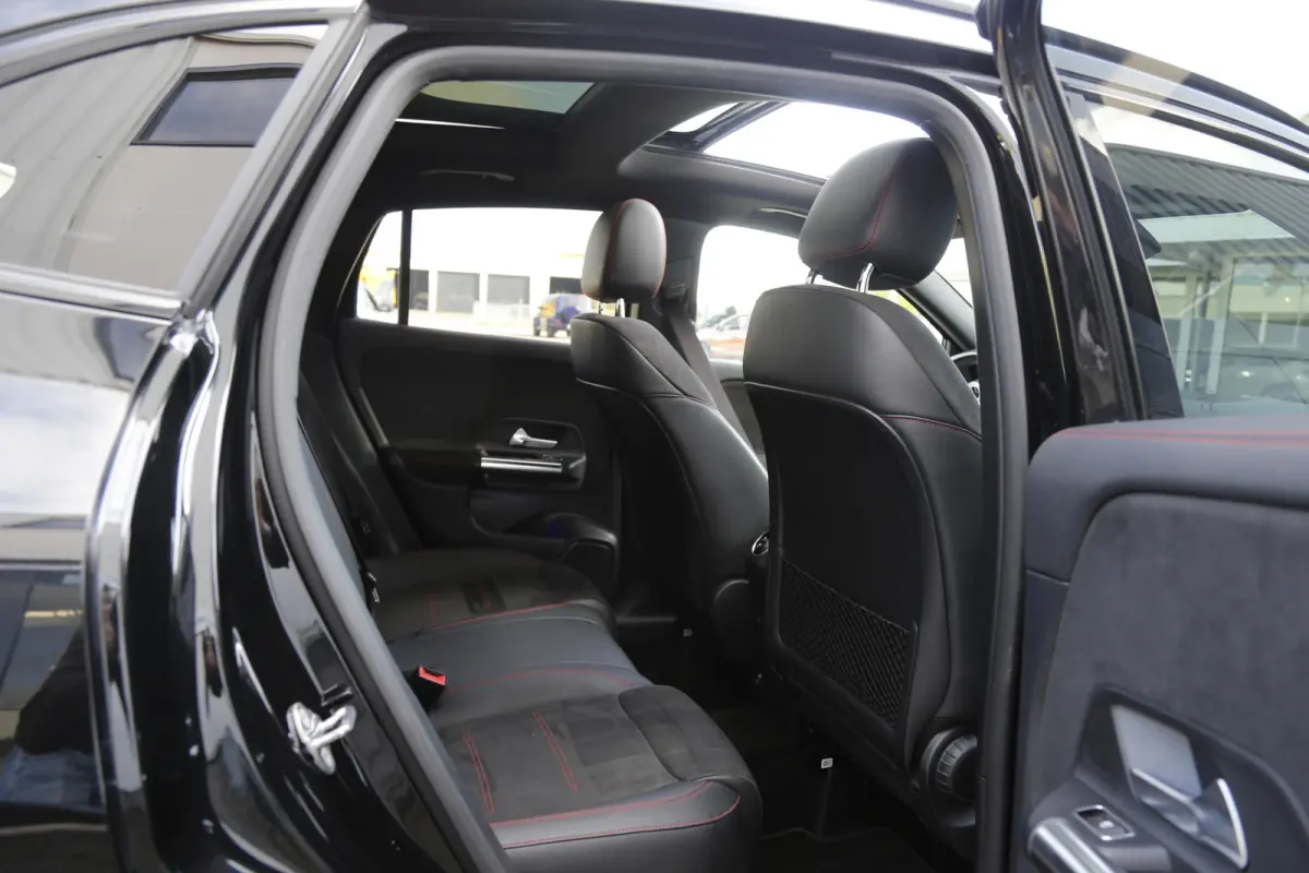 250 e AMG Line*Perfect Onderh.*Pano/Elek. Trekhaak/Night/Sfeer/LED/DAB/Keyless Entry+Go/Camera/Parkeersens.V+A/19 inch LM*