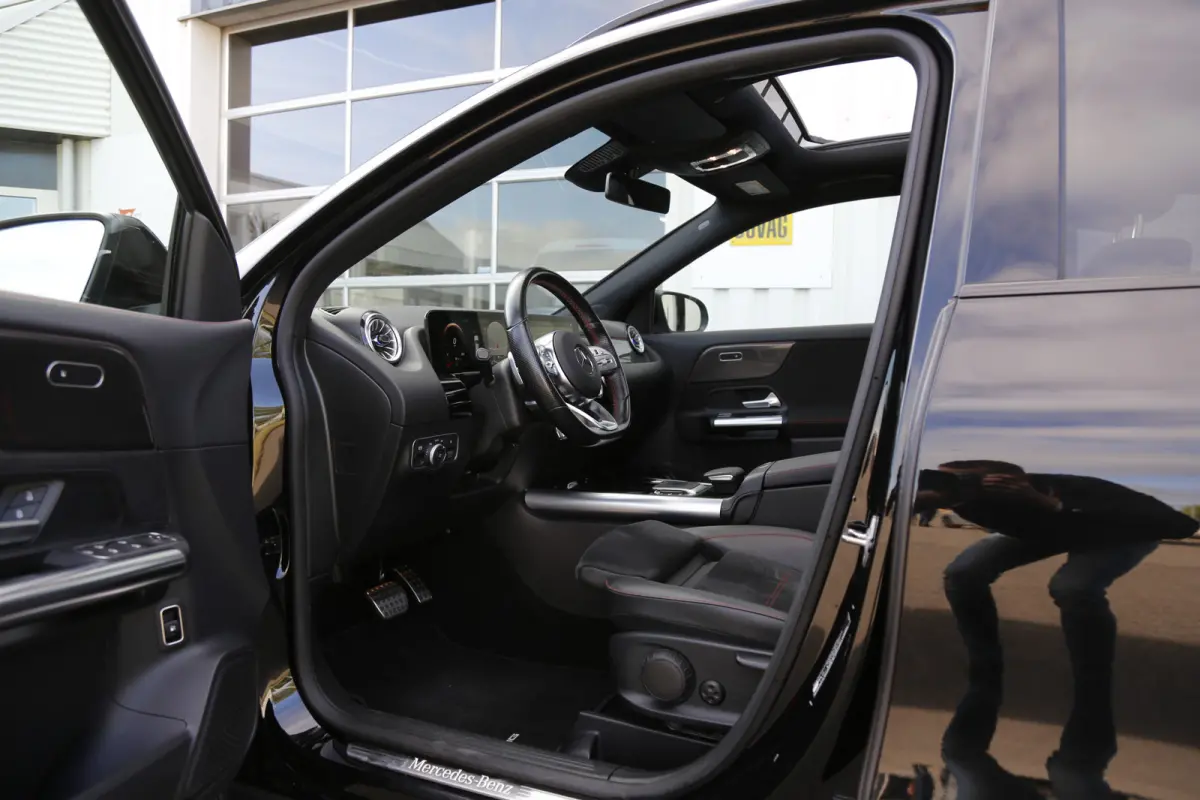 250 e AMG Line*Perfect Onderh.*Pano/Elek. Trekhaak/Night/Sfeer/LED/DAB/Keyless Entry+Go/Camera/Parkeersens.V+A/19 inch LM*