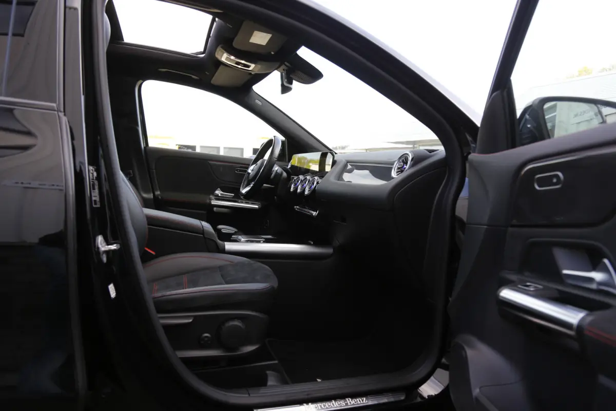 250 e AMG Line*Perfect Onderh.*Pano/Elek. Trekhaak/Night/Sfeer/LED/DAB/Keyless Entry+Go/Camera/Parkeersens.V+A/19 inch LM*
