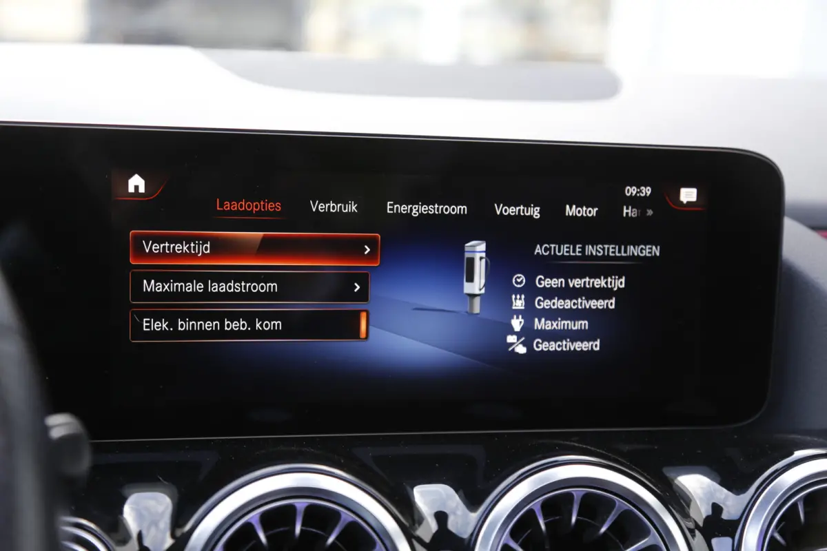 250 e AMG Line*Perfect Onderh.*Pano/Elek. Trekhaak/Night/Sfeer/LED/DAB/Keyless Entry+Go/Camera/Parkeersens.V+A/19 inch LM*