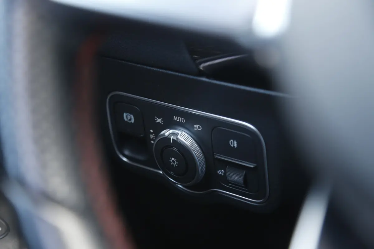 250 e AMG Line*Perfect Onderh.*Pano/Elek. Trekhaak/Night/Sfeer/LED/DAB/Keyless Entry+Go/Camera/Parkeersens.V+A/19 inch LM*
