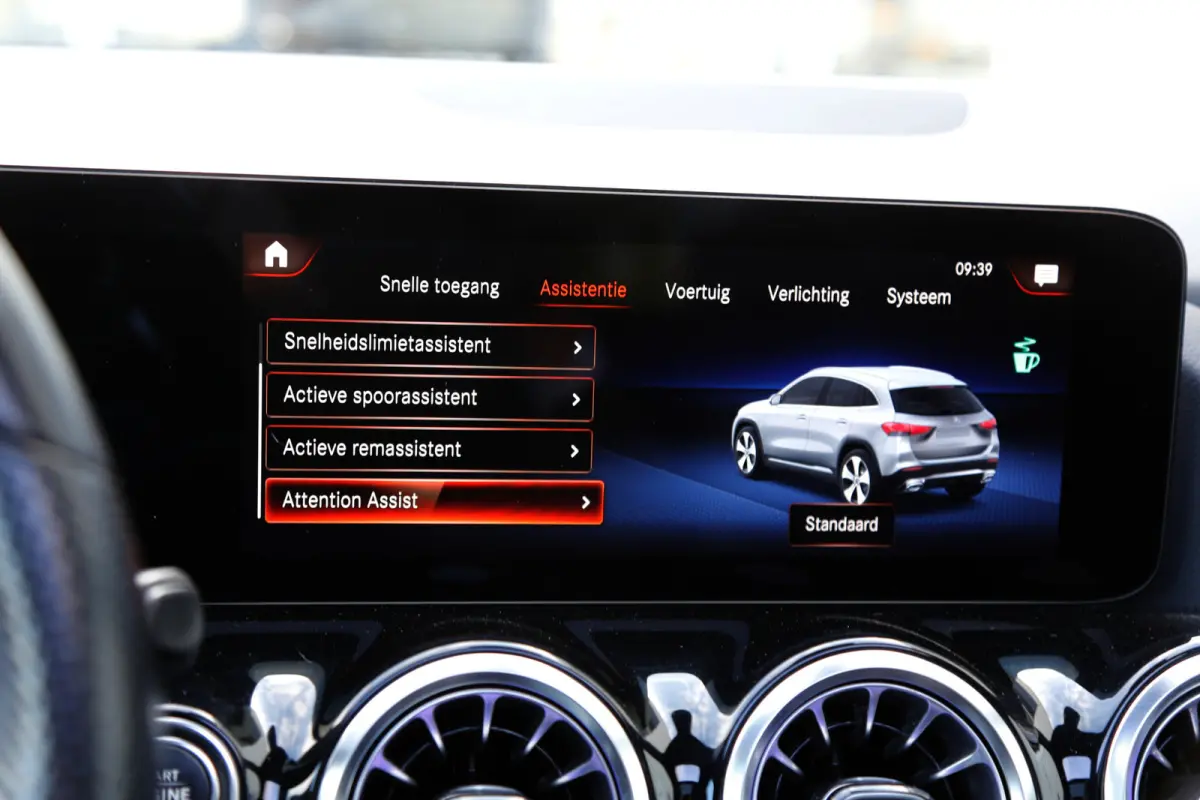 250 e AMG Line*Perfect Onderh.*Pano/Elek. Trekhaak/Night/Sfeer/LED/DAB/Keyless Entry+Go/Camera/Parkeersens.V+A/19 inch LM*