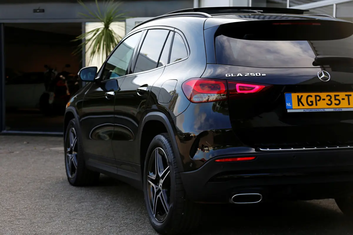 250 e AMG Line*Perfect Onderh.*Pano/Elek. Trekhaak/Night/Sfeer/LED/DAB/Keyless Entry+Go/Camera/Parkeersens.V+A/19 inch LM*