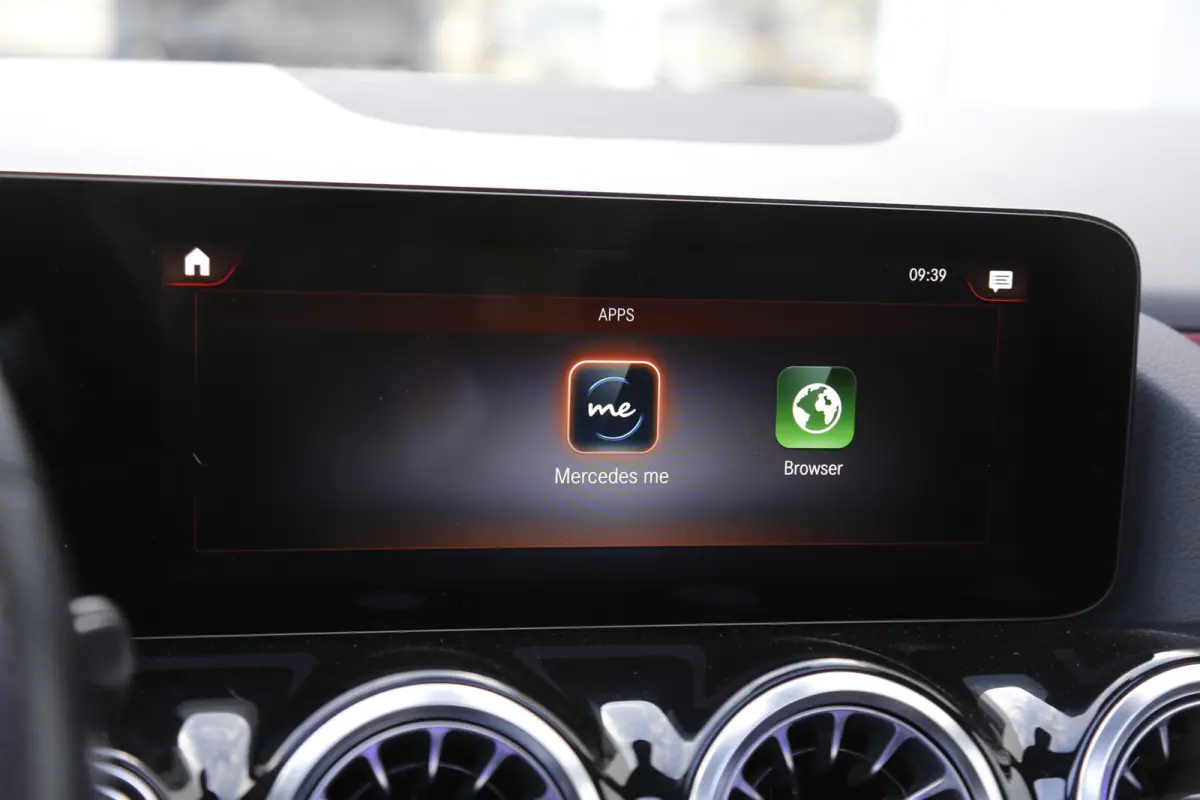 250 e AMG Line*Perfect Onderh.*Pano/Elek. Trekhaak/Night/Sfeer/LED/DAB/Keyless Entry+Go/Camera/Parkeersens.V+A/19 inch LM*