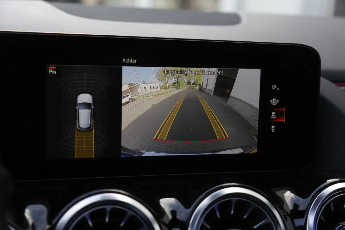 250 e AMG Line*Perfect Onderh.*Pano/Elek. Trekhaak/Night/Sfeer/LED/DAB/Keyless Entry+Go/Camera/Parkeersens.V+A/19 inch LM*