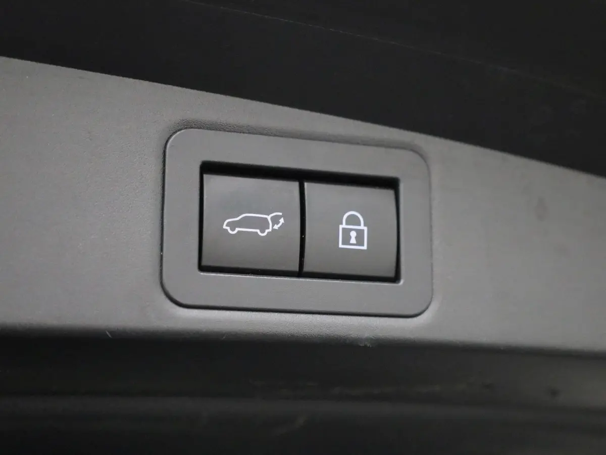 2.0 Hybrid Business GR-Sport 184PK AUTOMAAT | Panoramadak | Half-Leder | Navigatie | Camera