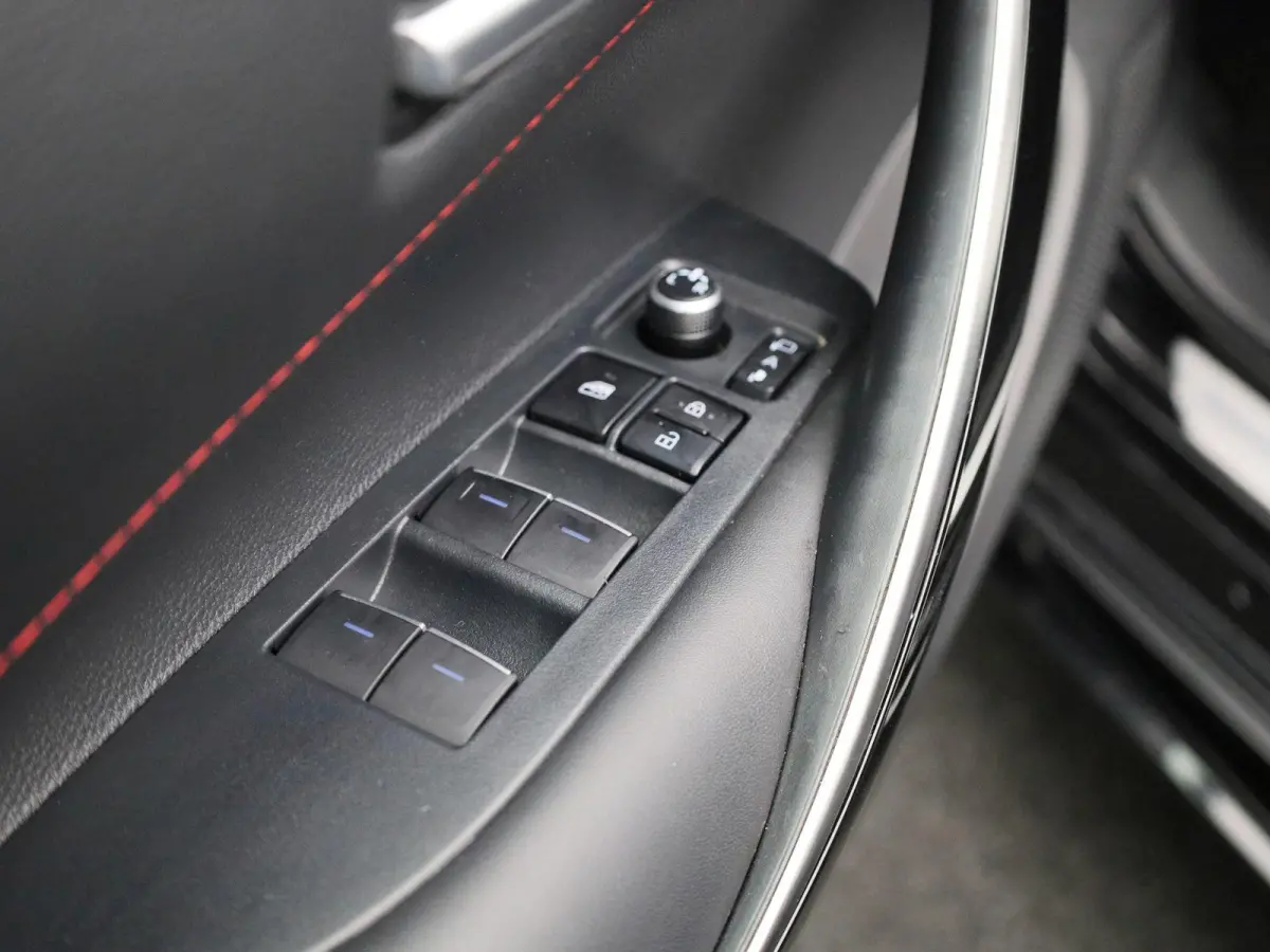2.0 Hybrid Business GR-Sport 184PK AUTOMAAT | Panoramadak | Half-Leder | Navigatie | Camera