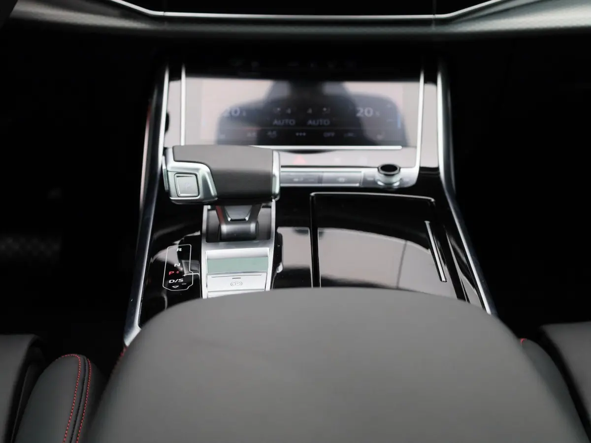 60 TFSI e quattro Pro Line S Competition 490 PK l Adaptive cruise control l Glazen panoramadak l Bang & Olufsen Advanced 3D l Dodehoekdetectie l 360 graden camera l Luchtvering l Stoelverwar