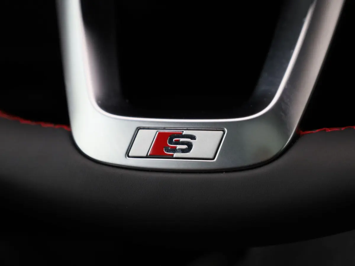60 TFSI e quattro Pro Line S Competition 490 PK l Adaptive cruise control l Glazen panoramadak l Bang & Olufsen Advanced 3D l Dodehoekdetectie l 360 graden camera l Luchtvering l Stoelverwar