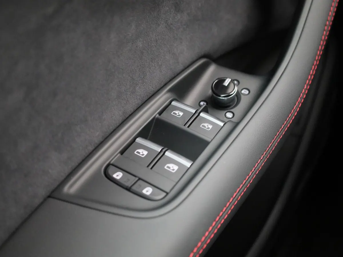 60 TFSI e quattro Pro Line S Competition 490 PK l Adaptive cruise control l Glazen panoramadak l Bang & Olufsen Advanced 3D l Dodehoekdetectie l 360 graden camera l Luchtvering l Stoelverwar