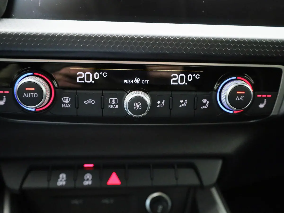 30 TFSI Advanced edition l  Adaptive cruise control l Climate control l Stoelverwarming l LED-koplampen l Apple Carplay / Android Auto l Privacy glas l Parkeersensoren l Audi virtual cockpit