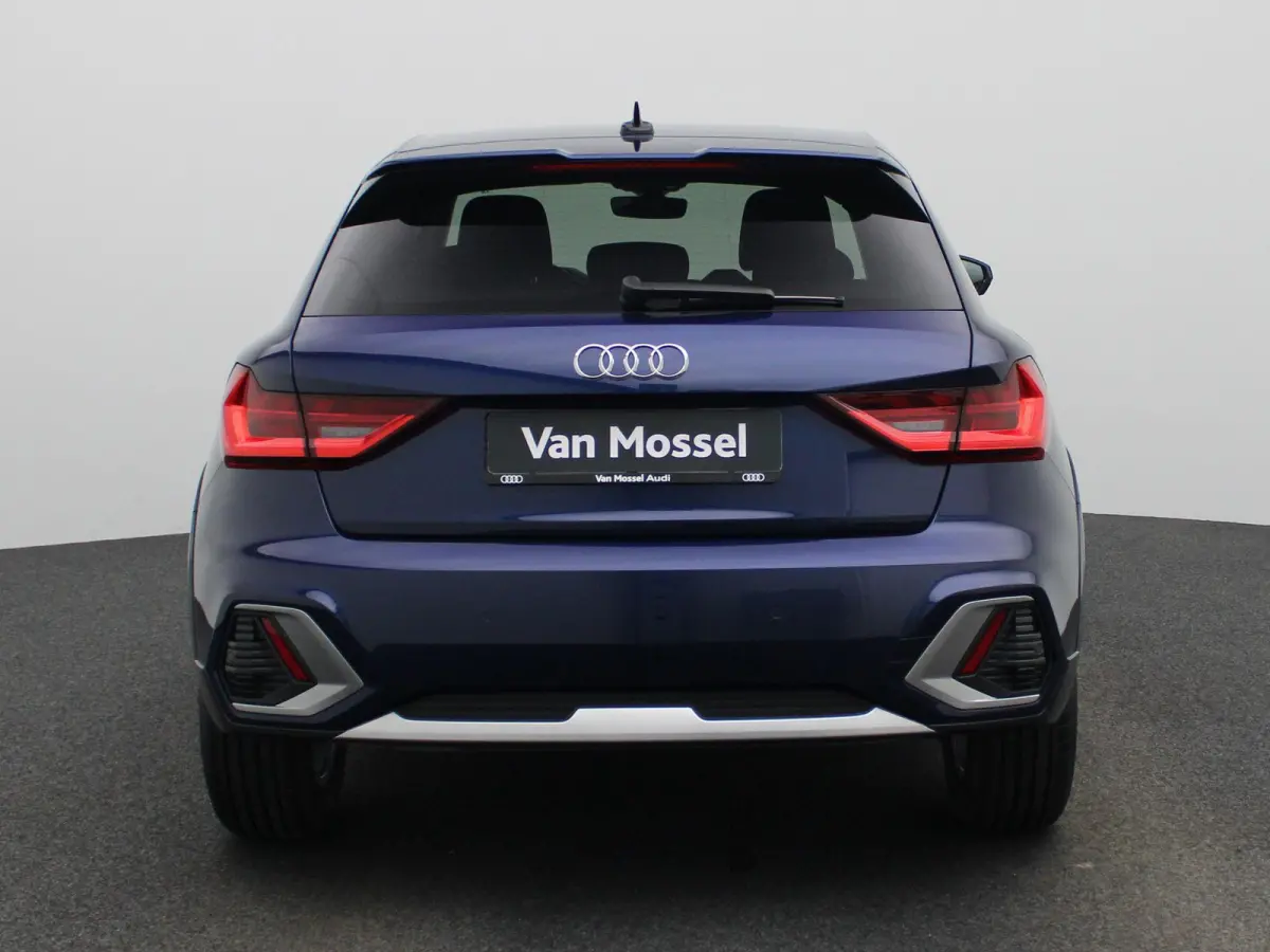 30 TFSI Advanced edition l  Adaptive cruise control l Climate control l Stoelverwarming l LED-koplampen l Apple Carplay / Android Auto l Privacy glas l Parkeersensoren l Audi virtual cockpit