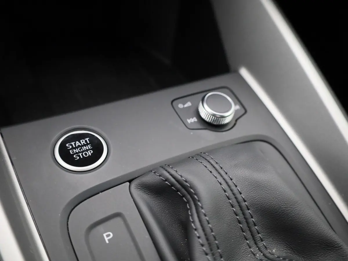 30 TFSI Advanced edition l  Adaptive cruise control l Climate control l Stoelverwarming l LED-koplampen l Apple Carplay / Android Auto l Privacy glas l Parkeersensoren l Audi virtual cockpit
