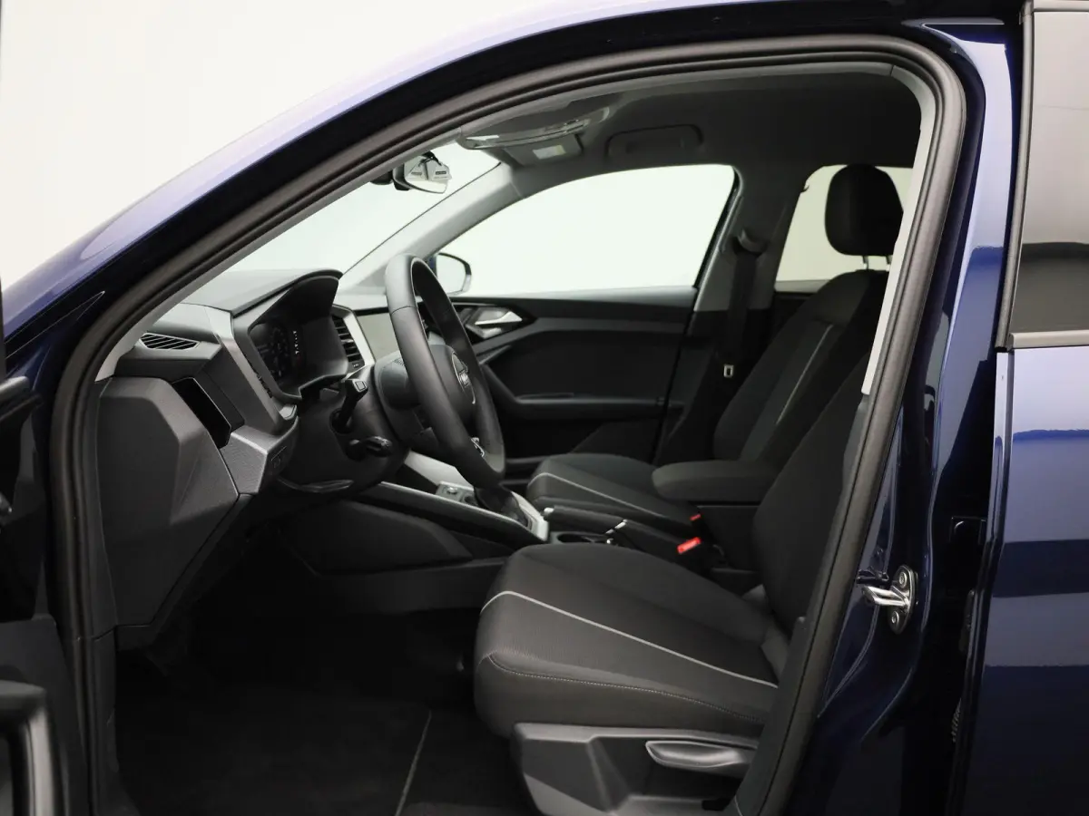 30 TFSI Advanced edition l  Adaptive cruise control l Climate control l Stoelverwarming l LED-koplampen l Apple Carplay / Android Auto l Privacy glas l Parkeersensoren l Audi virtual cockpit