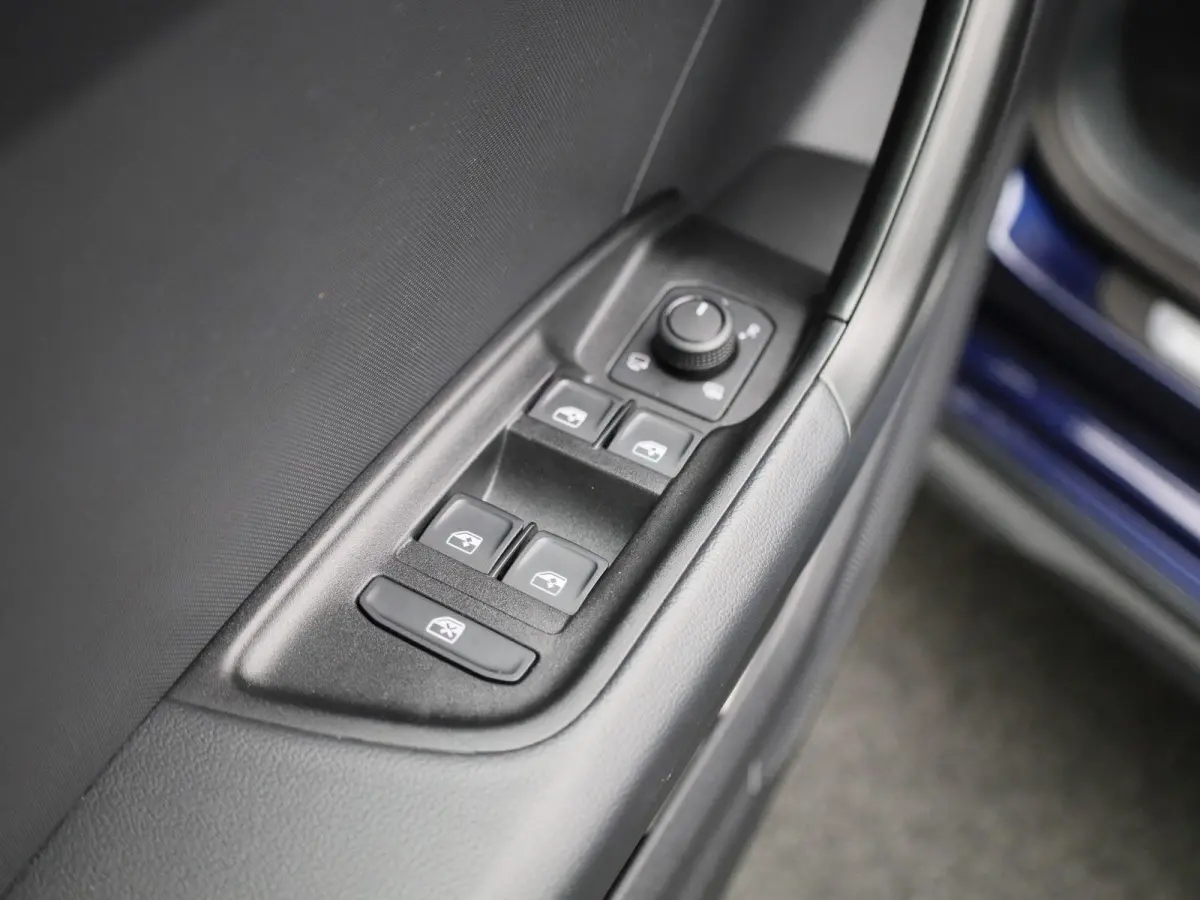 30 TFSI Advanced edition l  Adaptive cruise control l Climate control l Stoelverwarming l LED-koplampen l Apple Carplay / Android Auto l Privacy glas l Parkeersensoren l Audi virtual cockpit