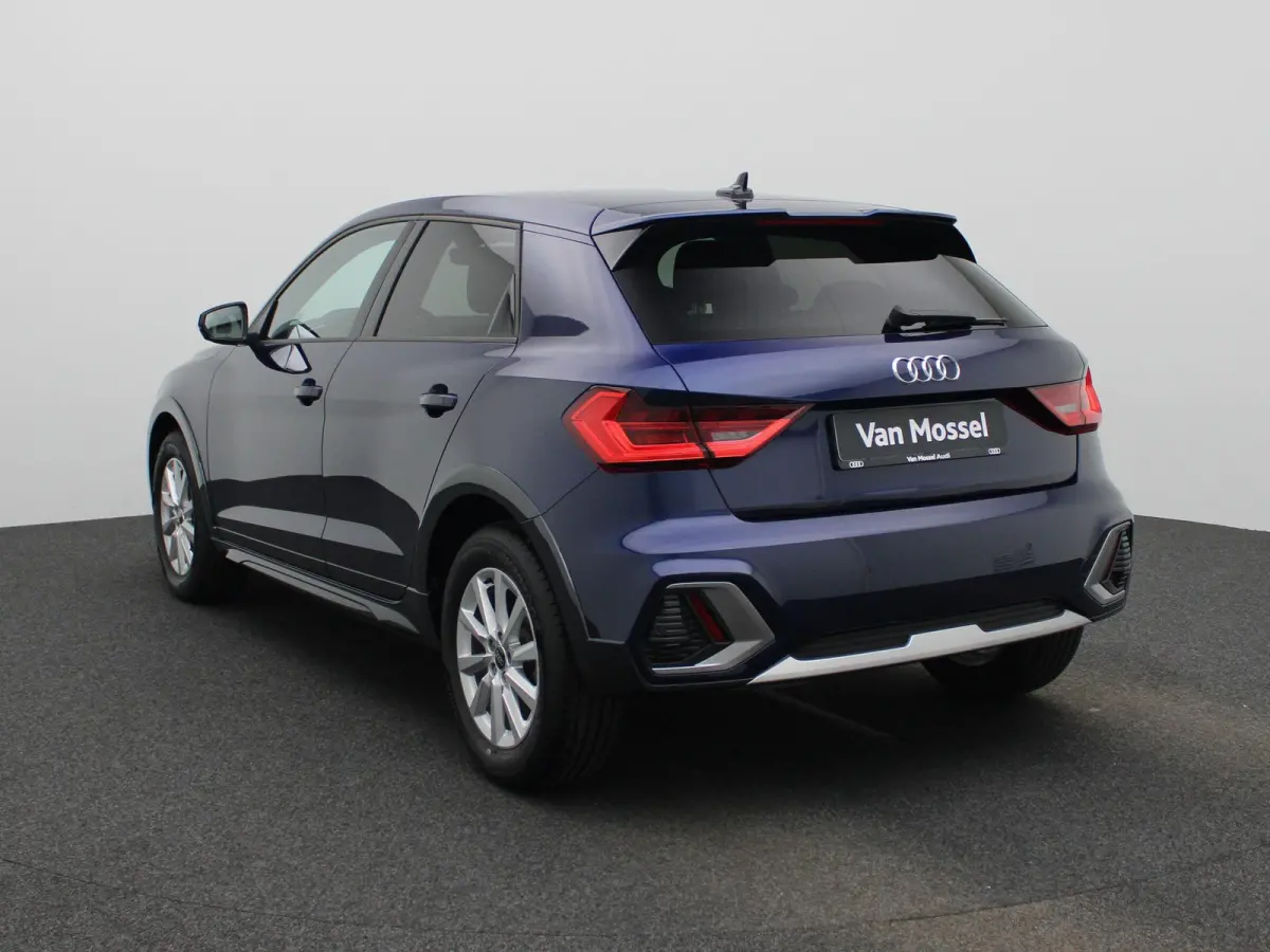 30 TFSI Advanced edition l  Adaptive cruise control l Climate control l Stoelverwarming l LED-koplampen l Apple Carplay / Android Auto l Privacy glas l Parkeersensoren l Audi virtual cockpit