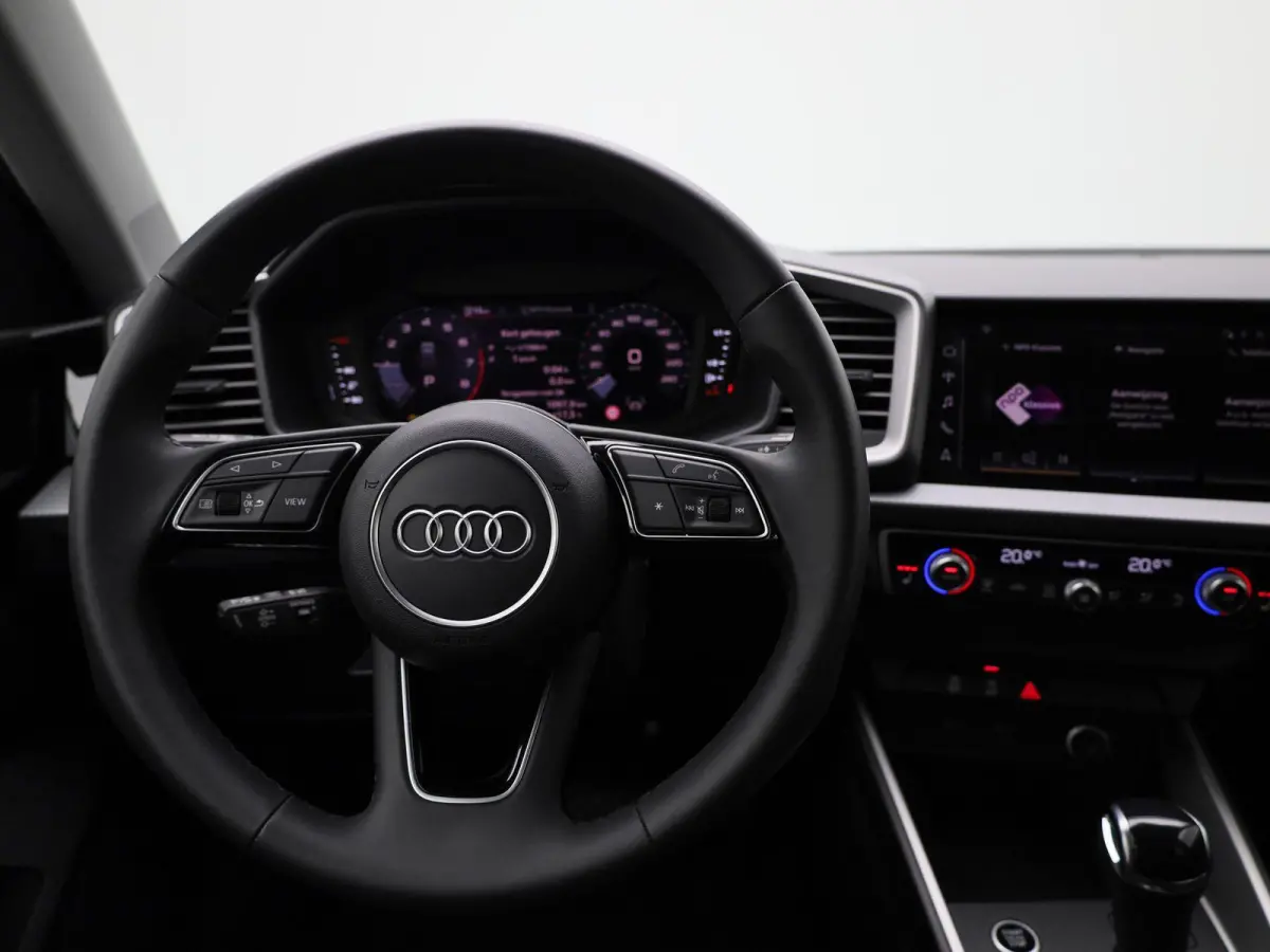 30 TFSI Advanced edition l  Adaptive cruise control l Climate control l Stoelverwarming l LED-koplampen l Apple Carplay / Android Auto l Privacy glas l Parkeersensoren l Audi virtual cockpit