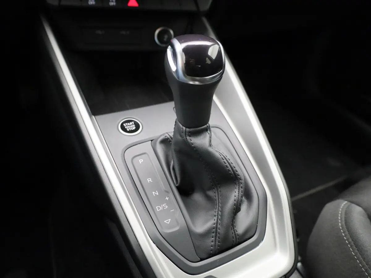 30 TFSI Advanced edition l  Adaptive cruise control l Climate control l Stoelverwarming l LED-koplampen l Apple Carplay / Android Auto l Privacy glas l Parkeersensoren l Audi virtual cockpit