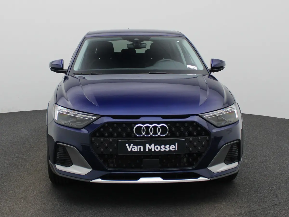 30 TFSI Advanced edition l  Adaptive cruise control l Climate control l Stoelverwarming l LED-koplampen l Apple Carplay / Android Auto l Privacy glas l Parkeersensoren l Audi virtual cockpit