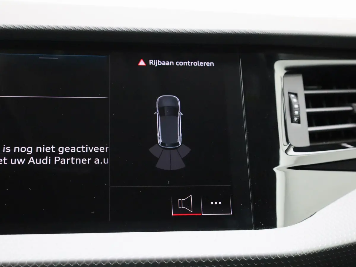 30 TFSI Advanced edition l  Adaptive cruise control l Climate control l Stoelverwarming l LED-koplampen l Apple Carplay / Android Auto l Privacy glas l Parkeersensoren l Audi virtual cockpit