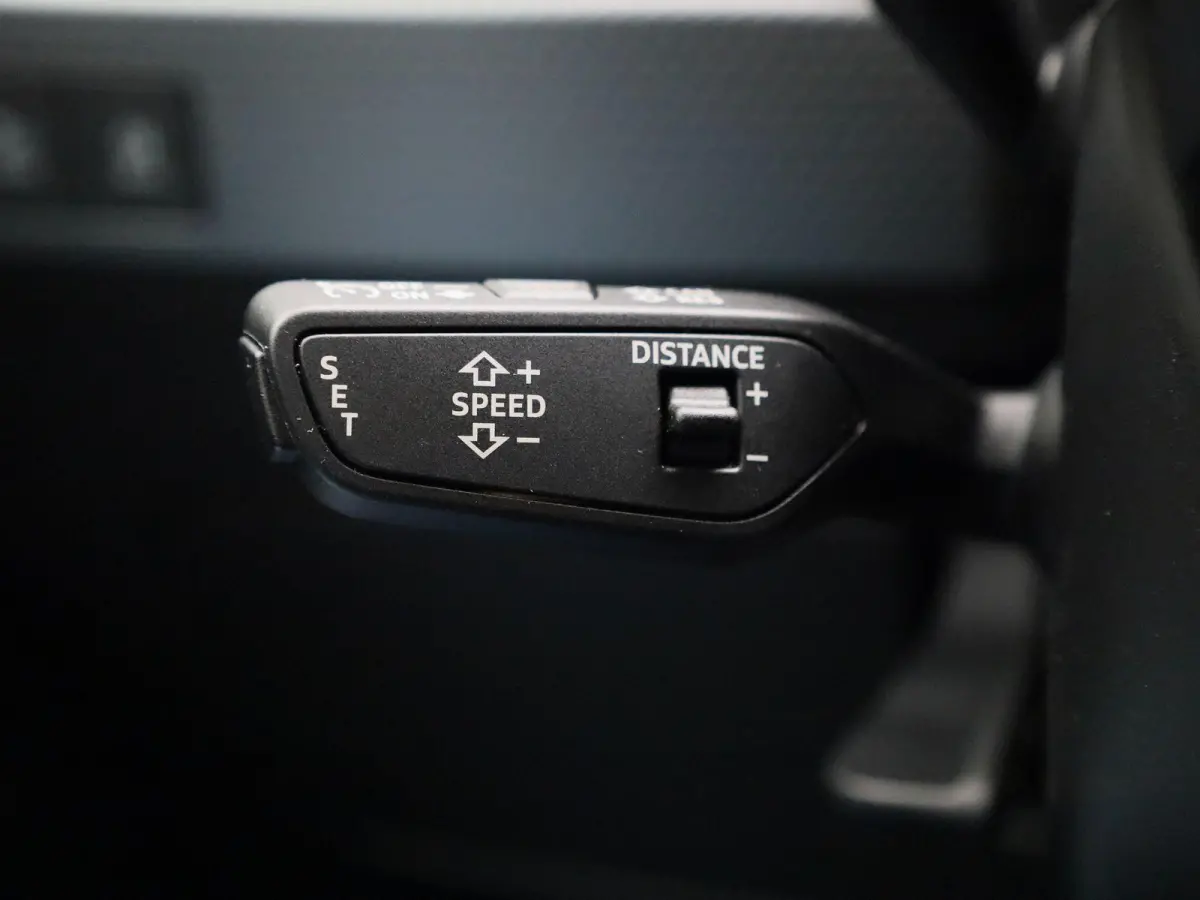 30 TFSI Advanced edition l  Adaptive cruise control l Climate control l Stoelverwarming l LED-koplampen l Apple Carplay / Android Auto l Privacy glas l Parkeersensoren l Audi virtual cockpit