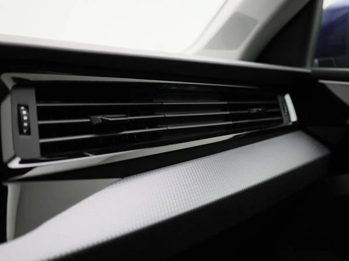 30 TFSI Advanced edition l  Adaptive cruise control l Climate control l Stoelverwarming l LED-koplampen l Apple Carplay / Android Auto l Privacy glas l Parkeersensoren l Audi virtual cockpit