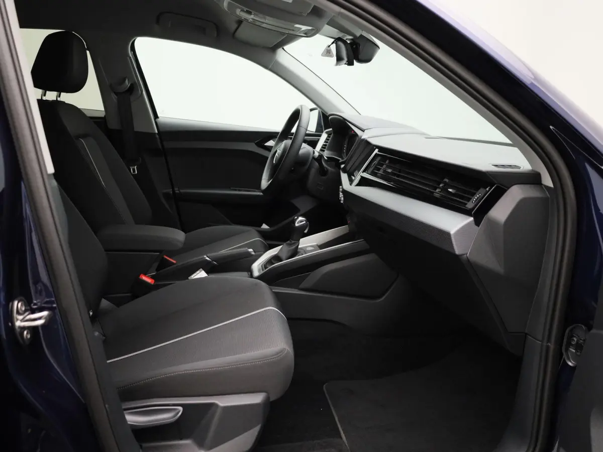 30 TFSI Advanced edition l  Adaptive cruise control l Climate control l Stoelverwarming l LED-koplampen l Apple Carplay / Android Auto l Privacy glas l Parkeersensoren l Audi virtual cockpit