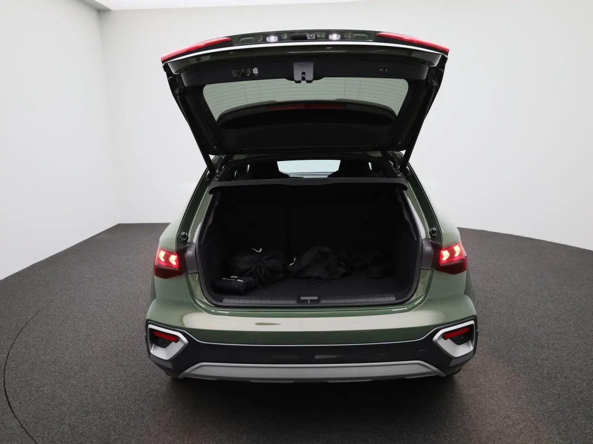 40 TFSI e Advanced edition l Adaptive cruise control l Climate control l Navigatie l Achteruitrijcamera l Dodehoekdetectie l Stoelverwarming l Apple Carplay / Android Auto l Ledkoplampen l L