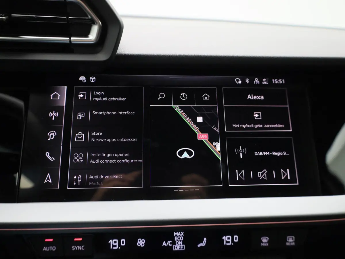 40 TFSI e Advanced edition l Adaptive cruise control l Climate control l Navigatie l Achteruitrijcamera l Dodehoekdetectie l Stoelverwarming l Apple Carplay / Android Auto l Ledkoplampen l L