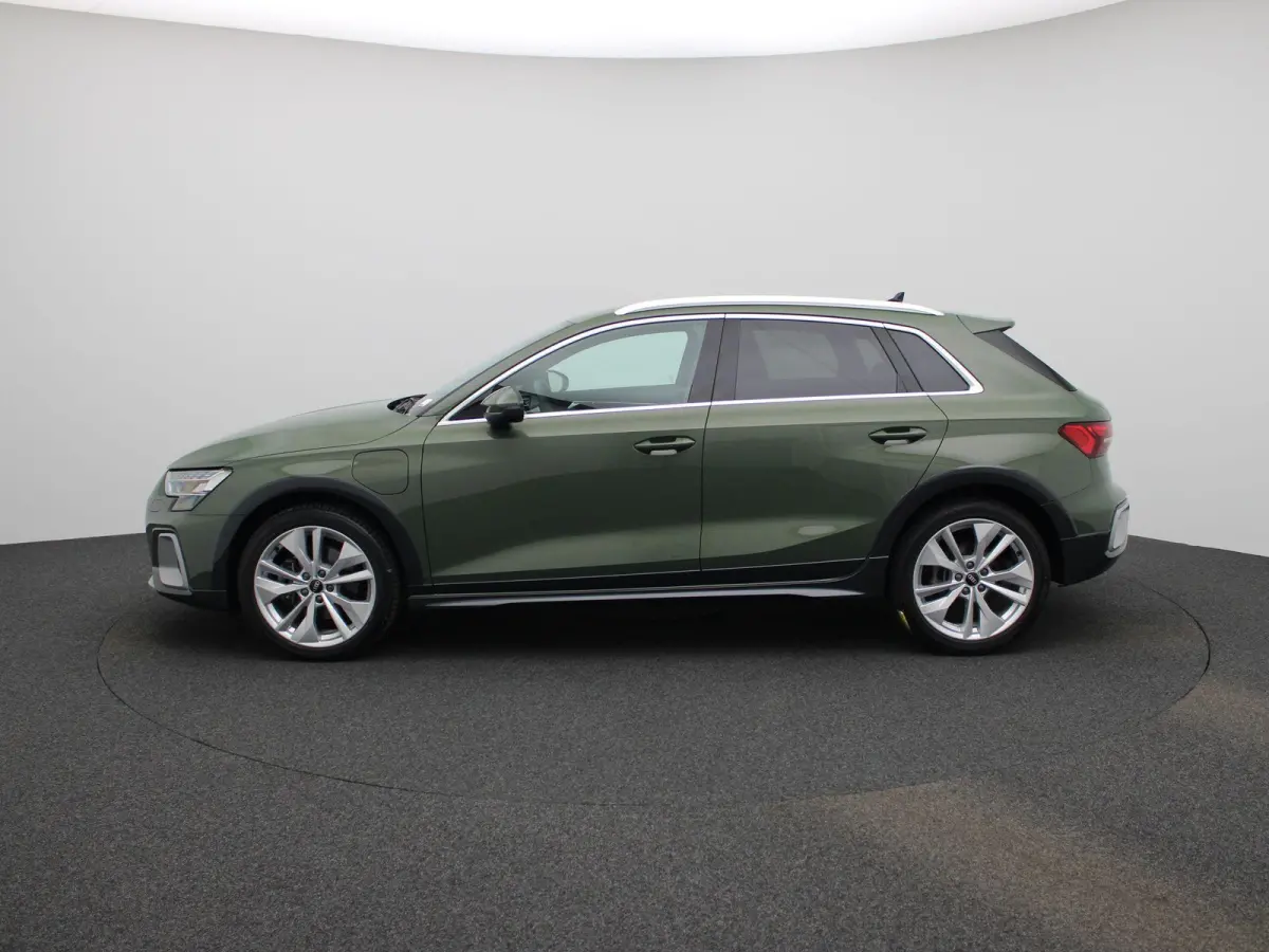 40 TFSI e Advanced edition l Adaptive cruise control l Climate control l Navigatie l Achteruitrijcamera l Dodehoekdetectie l Stoelverwarming l Apple Carplay / Android Auto l Ledkoplampen l L