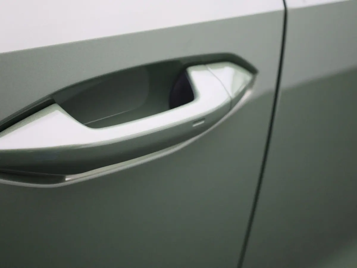 40 TFSI e Advanced edition l Adaptive cruise control l Climate control l Navigatie l Achteruitrijcamera l Dodehoekdetectie l Stoelverwarming l Apple Carplay / Android Auto l Ledkoplampen l L