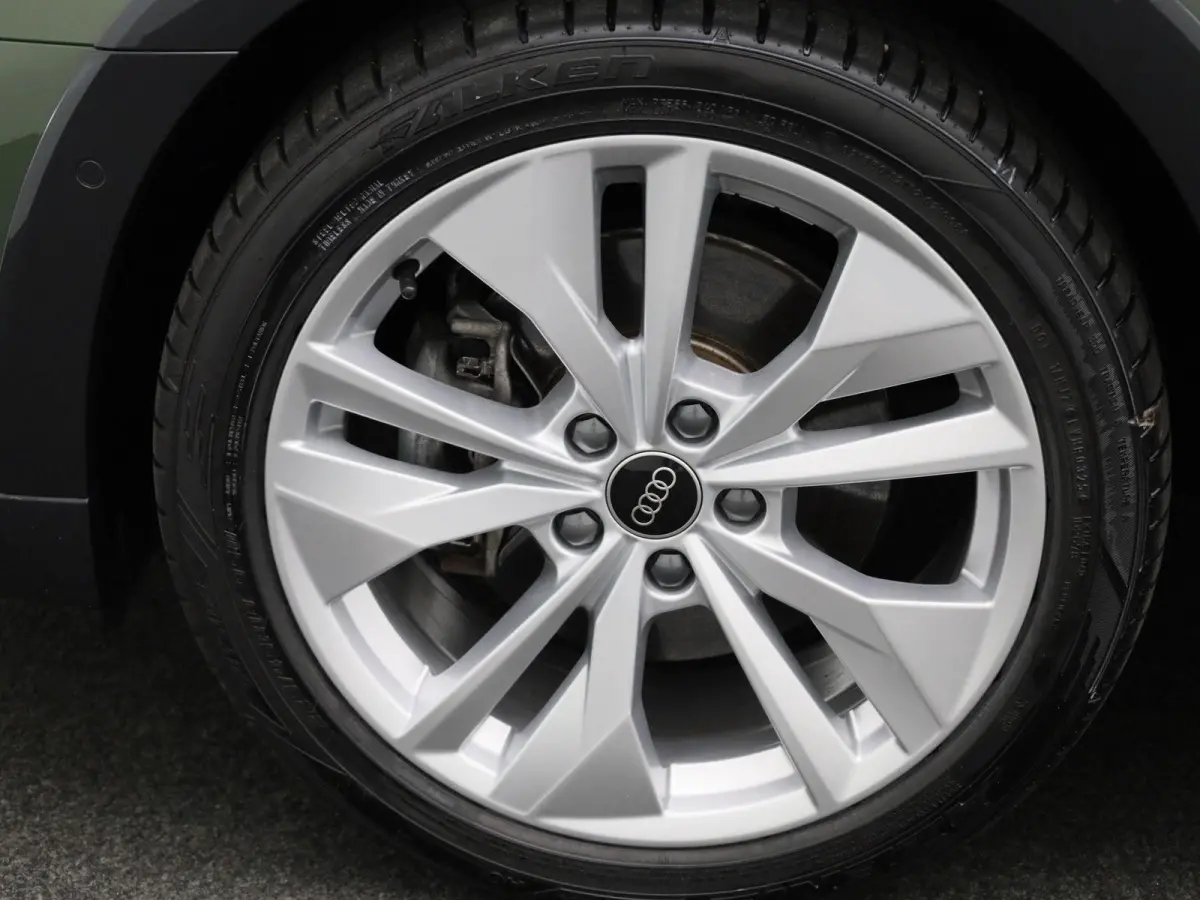 40 TFSI e Advanced edition l Adaptive cruise control l Climate control l Navigatie l Achteruitrijcamera l Dodehoekdetectie l Stoelverwarming l Apple Carplay / Android Auto l Ledkoplampen l L