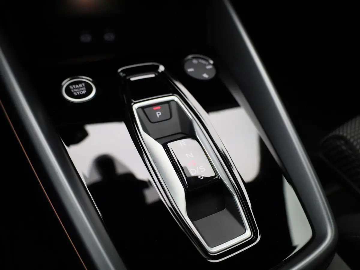 40 TFSI e Advanced edition l Adaptive cruise control l Climate control l Navigatie l Achteruitrijcamera l Dodehoekdetectie l Stoelverwarming l Apple Carplay / Android Auto l Ledkoplampen l L