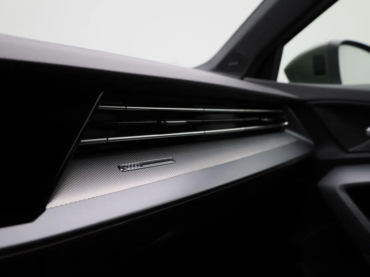 40 TFSI e Advanced edition l Adaptive cruise control l Climate control l Navigatie l Achteruitrijcamera l Dodehoekdetectie l Stoelverwarming l Apple Carplay / Android Auto l Ledkoplampen l L