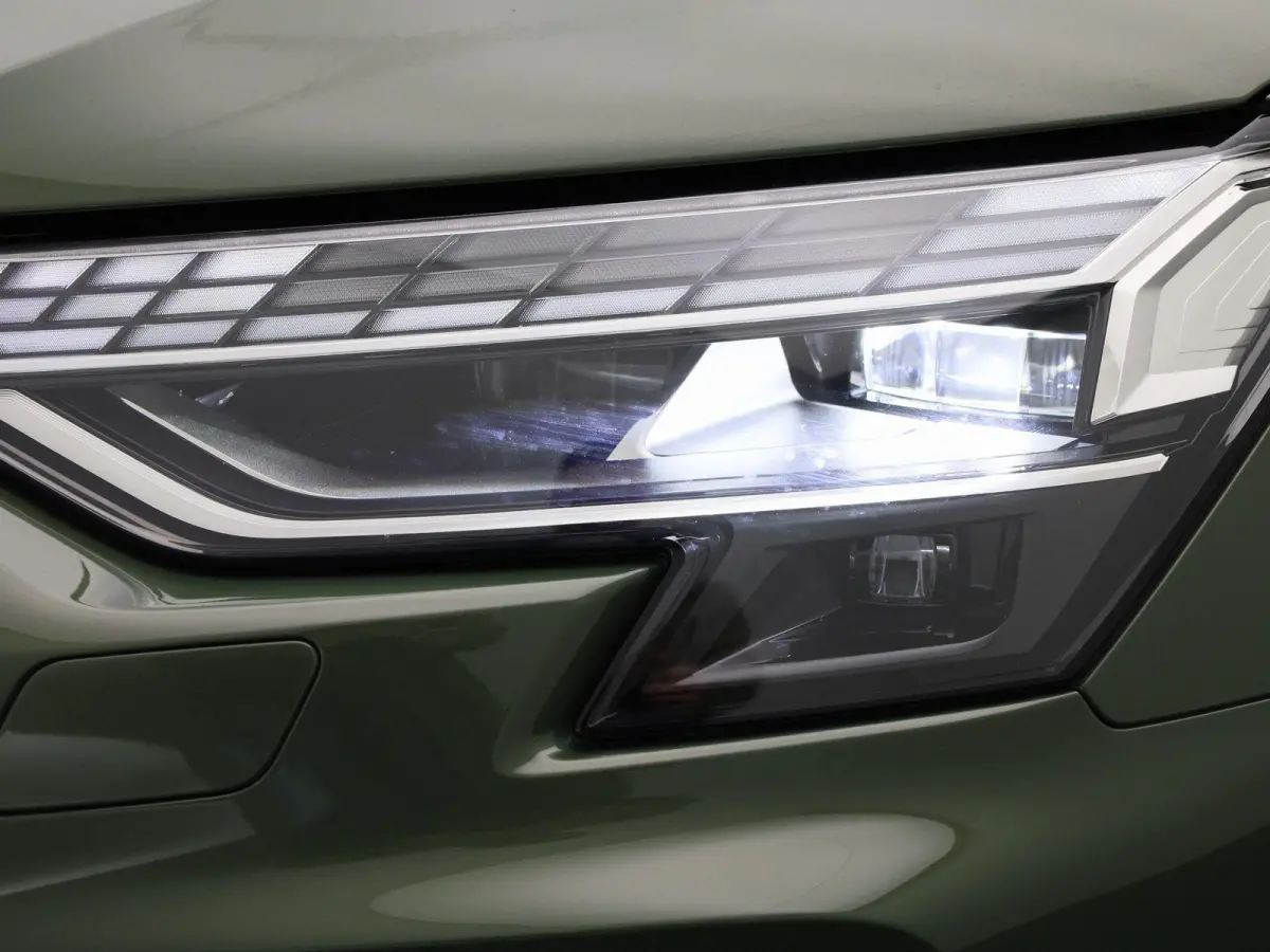 40 TFSI e Advanced edition l Adaptive cruise control l Climate control l Navigatie l Achteruitrijcamera l Dodehoekdetectie l Stoelverwarming l Apple Carplay / Android Auto l Ledkoplampen l L