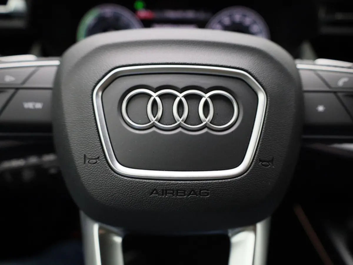 40 TFSI e Advanced edition l Adaptive cruise control l Climate control l Navigatie l Achteruitrijcamera l Dodehoekdetectie l Stoelverwarming l Apple Carplay / Android Auto l Ledkoplampen l L