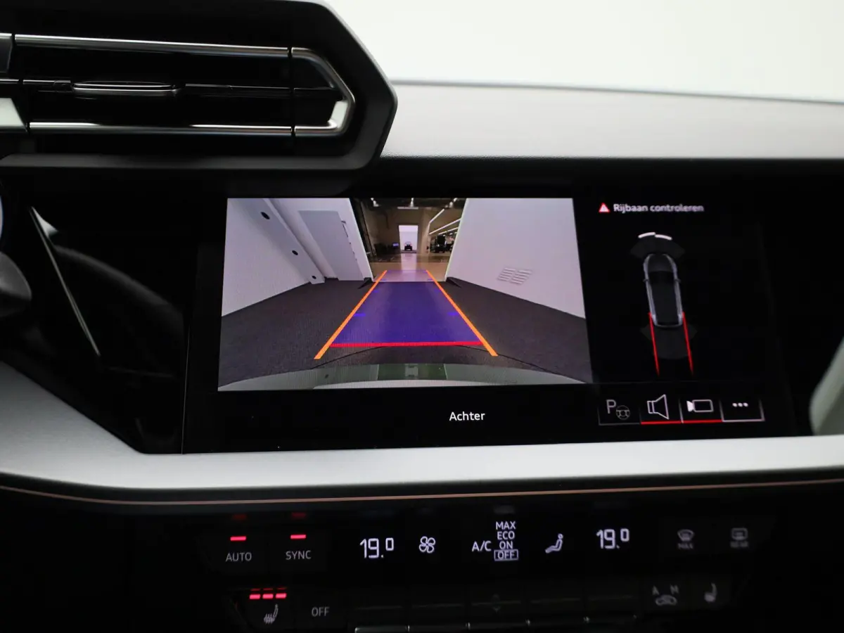 40 TFSI e Advanced edition l Adaptive cruise control l Climate control l Navigatie l Achteruitrijcamera l Dodehoekdetectie l Stoelverwarming l Apple Carplay / Android Auto l Ledkoplampen l L