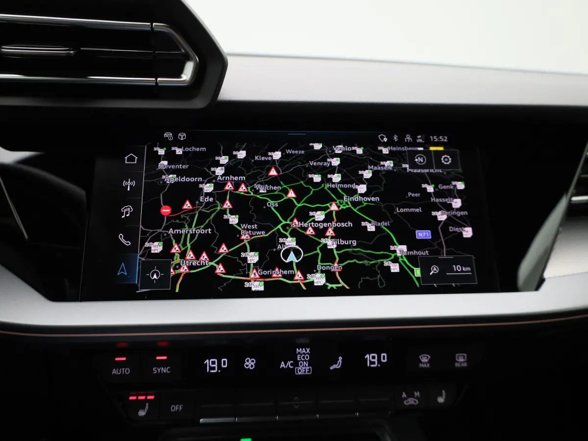 40 TFSI e Advanced edition l Adaptive cruise control l Climate control l Navigatie l Achteruitrijcamera l Dodehoekdetectie l Stoelverwarming l Apple Carplay / Android Auto l Ledkoplampen l L