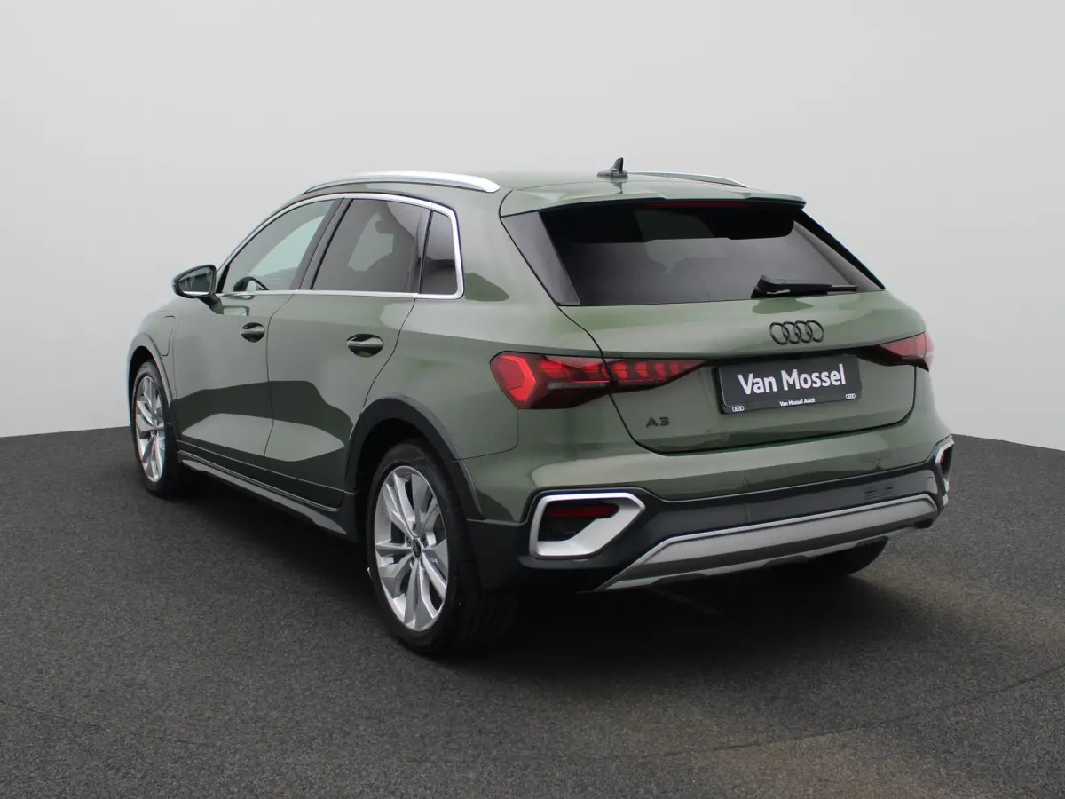 40 TFSI e Advanced edition l Adaptive cruise control l Climate control l Navigatie l Achteruitrijcamera l Dodehoekdetectie l Stoelverwarming l Apple Carplay / Android Auto l Ledkoplampen l L