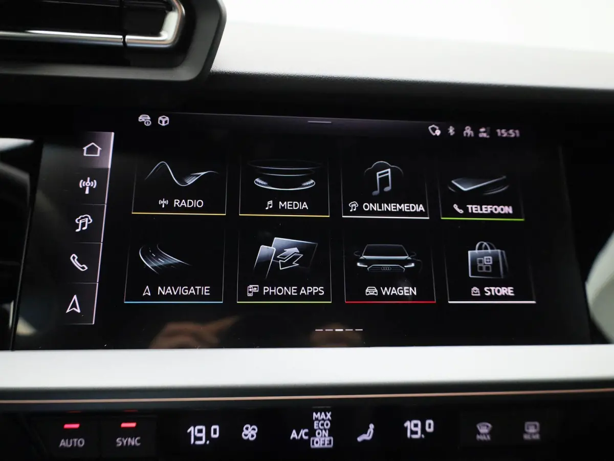 40 TFSI e Advanced edition l Adaptive cruise control l Climate control l Navigatie l Achteruitrijcamera l Dodehoekdetectie l Stoelverwarming l Apple Carplay / Android Auto l Ledkoplampen l L