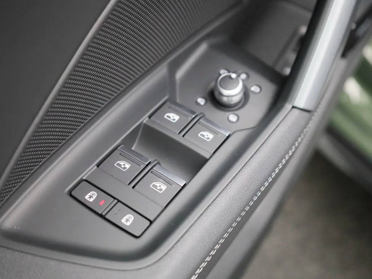 40 TFSI e Advanced edition l Adaptive cruise control l Climate control l Navigatie l Achteruitrijcamera l Dodehoekdetectie l Stoelverwarming l Apple Carplay / Android Auto l Ledkoplampen l L