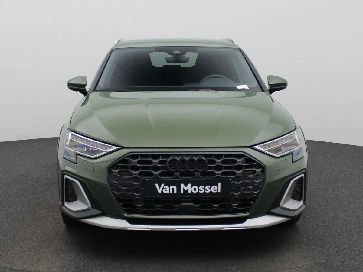 40 TFSI e Advanced edition l Adaptive cruise control l Climate control l Navigatie l Achteruitrijcamera l Dodehoekdetectie l Stoelverwarming l Apple Carplay / Android Auto l Ledkoplampen l L