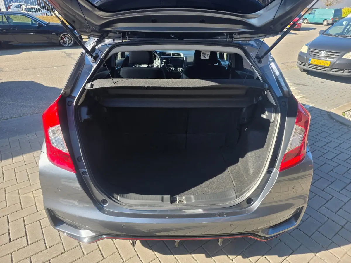 1.5 i-VTEC Dynamic | AUTOMAAT | Met o.a. airco, stoelverwarming, cruise control, lane-assist en parkeersensoren!