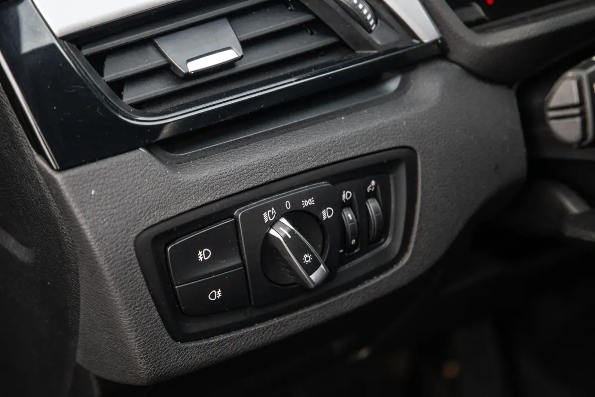 xDrive25e Executive CAMERA / CARPLAY / HEAD UP DISPLAY / LEDER / LED / CRUISE CONTROLE / STOELVERWARMING