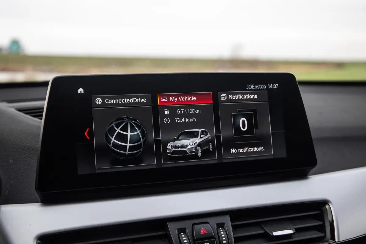xDrive25e Executive CAMERA / CARPLAY / HEAD UP DISPLAY / LEDER / LED / CRUISE CONTROLE / STOELVERWARMING