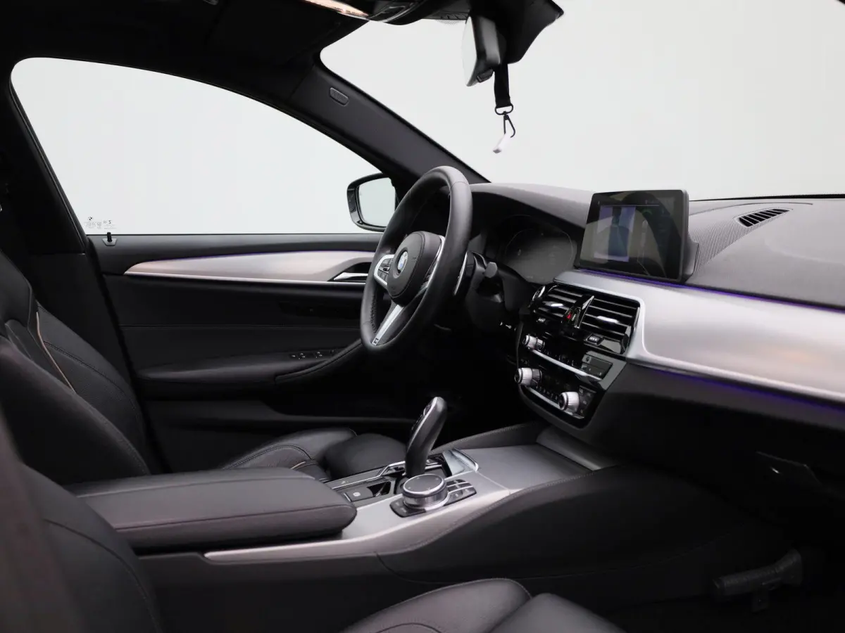 520i High Executive Edition | Automaat | M-Pakket | Apple Carplay / Android Auto | Panoramadak | Achteruitrijcamera | Parkeersensoren | Head-up Display |