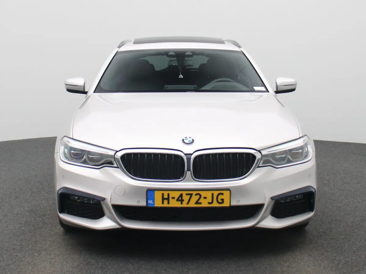 520i High Executive Edition | Automaat | M-Pakket | Apple Carplay / Android Auto | Panoramadak | Achteruitrijcamera | Parkeersensoren | Head-up Display |