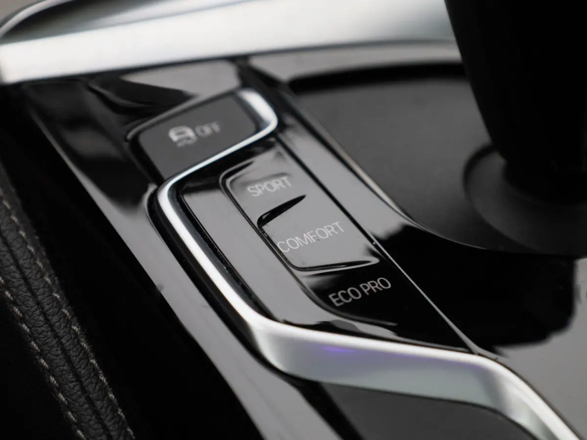 520i High Executive Edition | Automaat | M-Pakket | Apple Carplay / Android Auto | Panoramadak | Achteruitrijcamera | Parkeersensoren | Head-up Display |